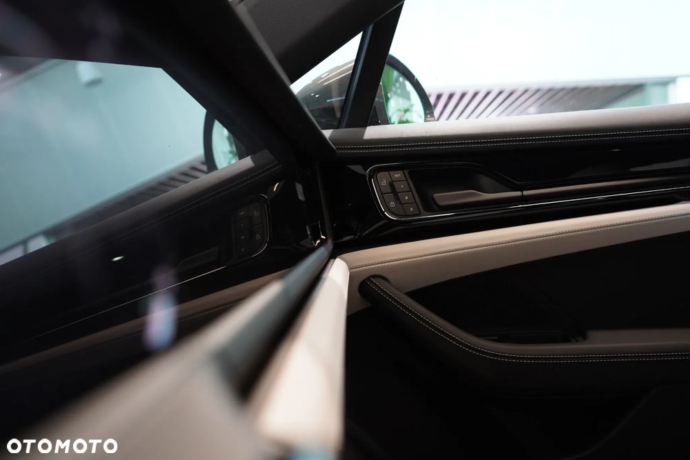 Porsche Panamera 4S E-Hybrid PHEV - 17