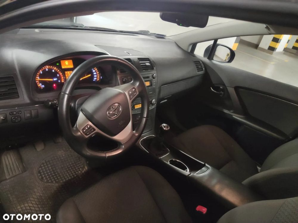 Toyota Avensis - 2
