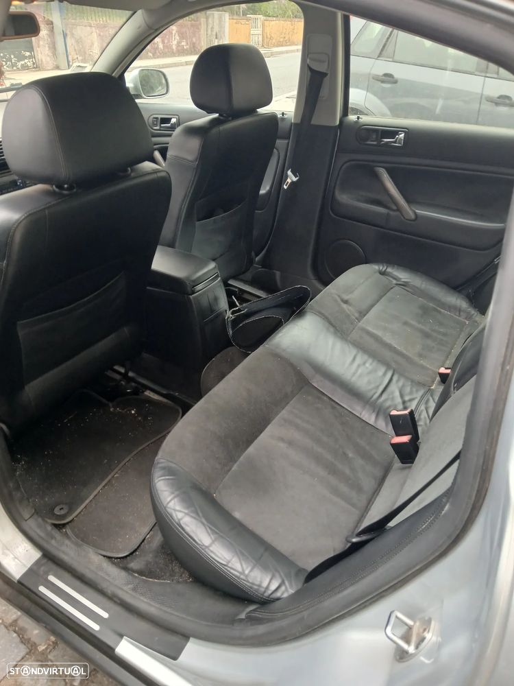 VW Passat 1.9 TDi Highline - 8