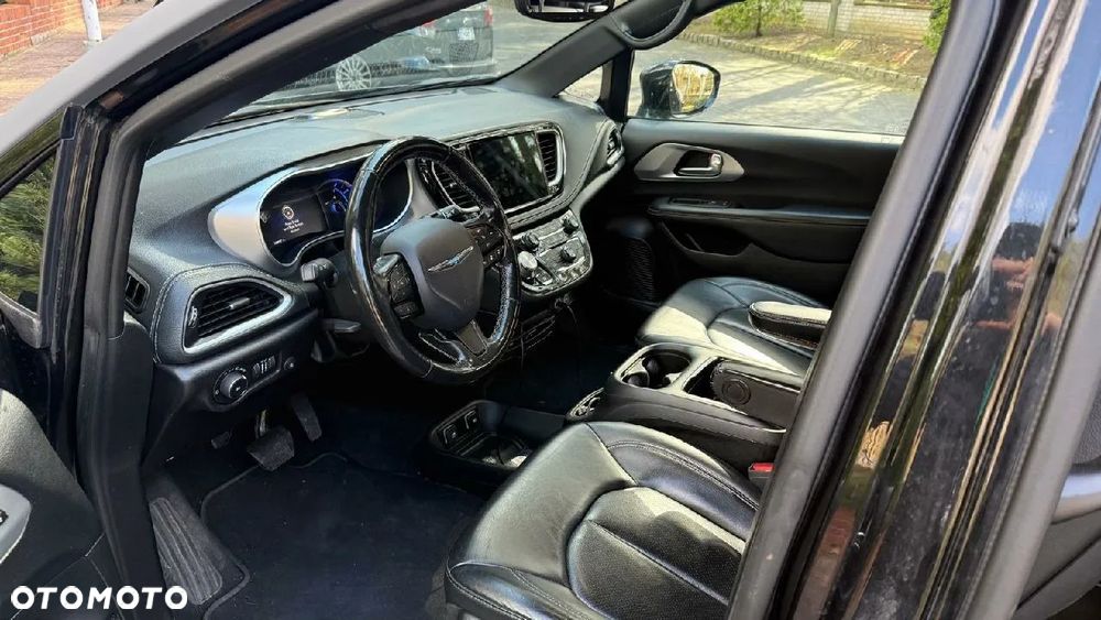 Chrysler Pacifica - 21