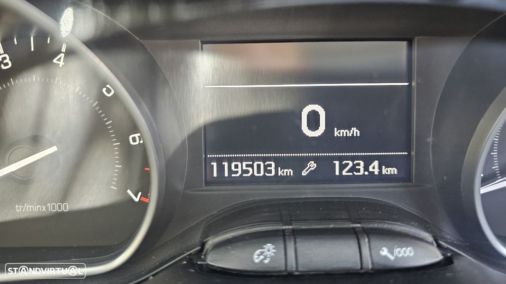 Peugeot 208 1.2 PureTech Allure - 8