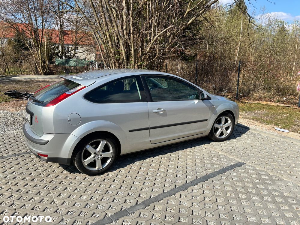 Ford Focus 1.6 16V Ambiente - 4