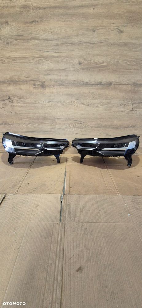 CAPTUR II LIFT SYMBIOZ LAMPA PRZÓD LEWA LUB PRWA LED 24- - 2