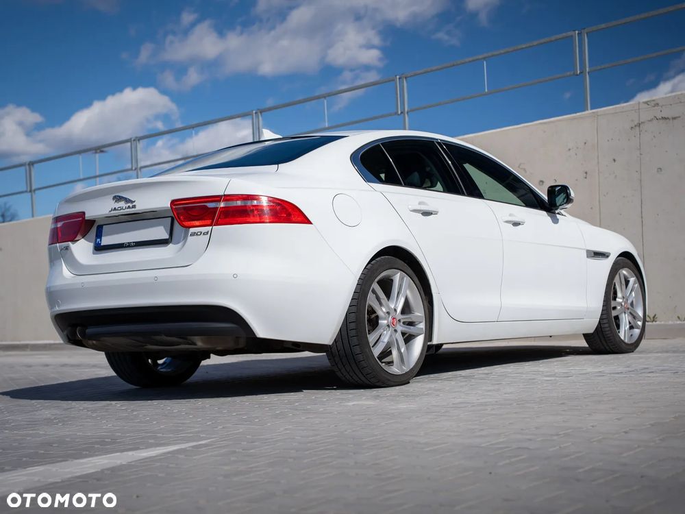 Jaguar XE 20d Pure - 8