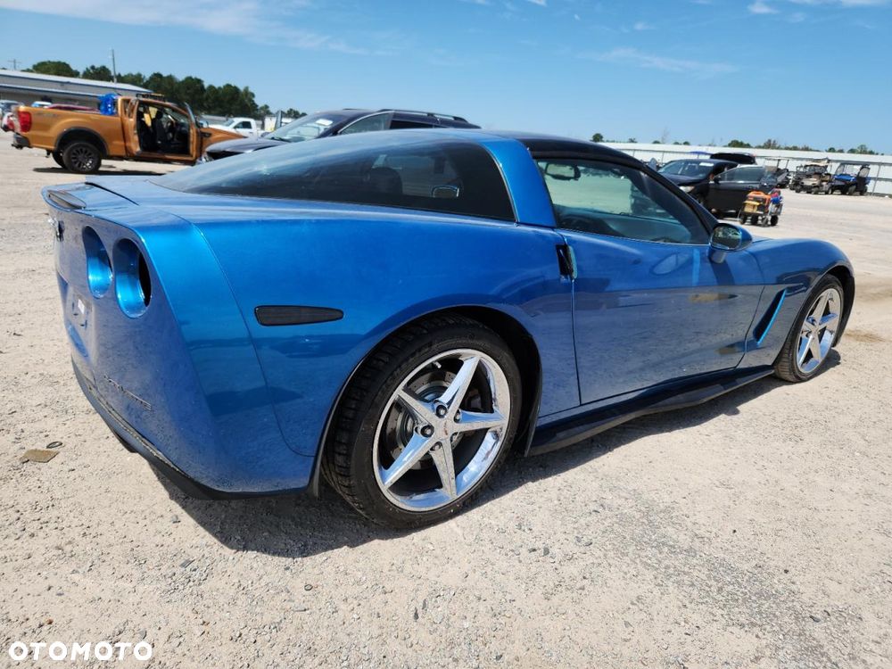 Chevrolet Corvette - 4