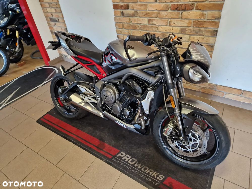 Triumph Street Triple - 1