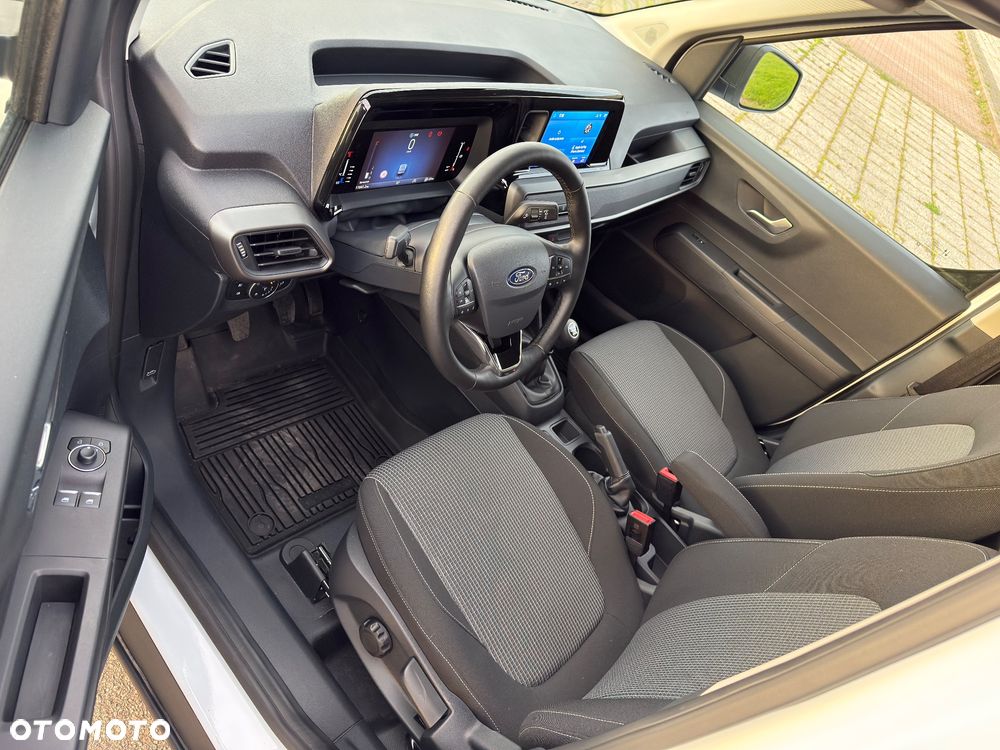 Ford Transit Courier - 9