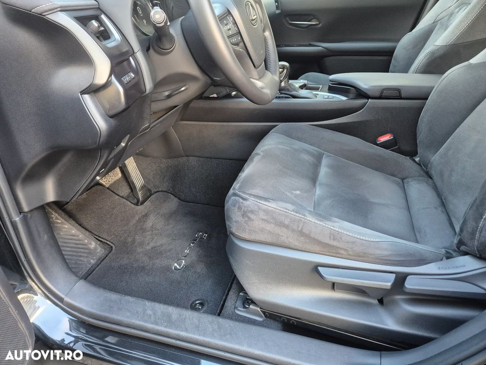 Lexus UX 250h Business Edition - 11