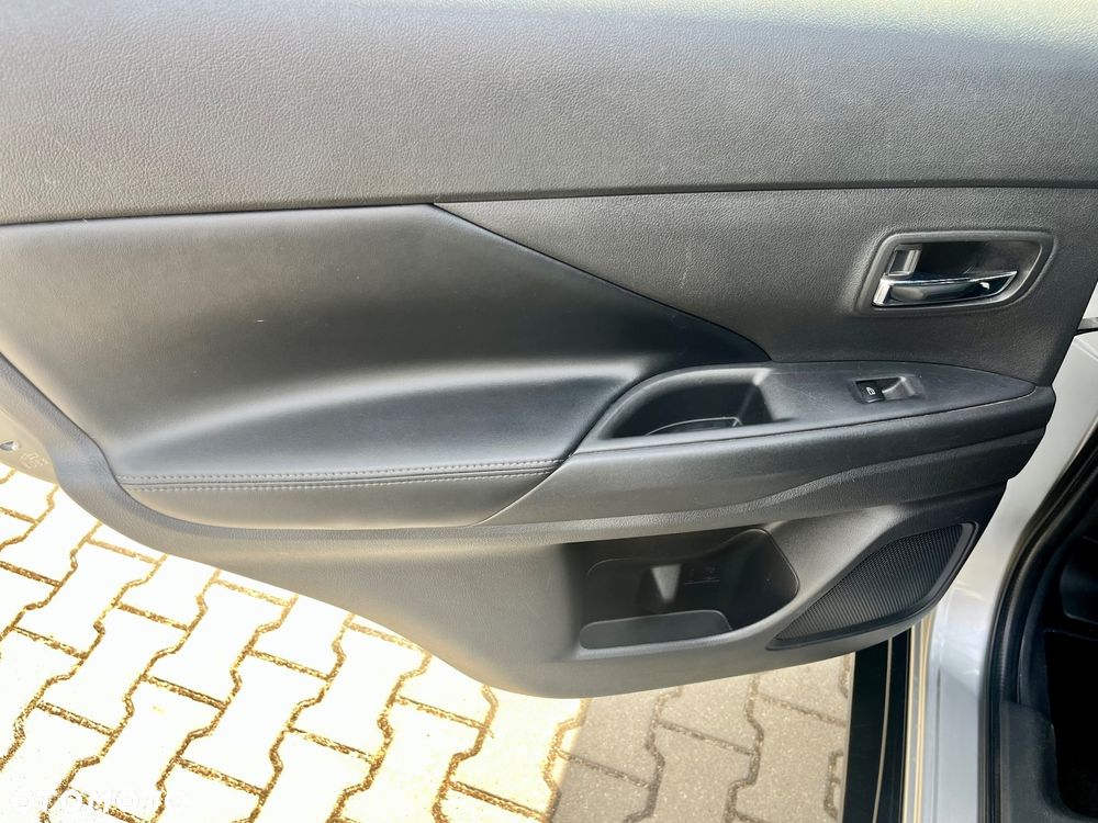 Mitsubishi Outlander - 26