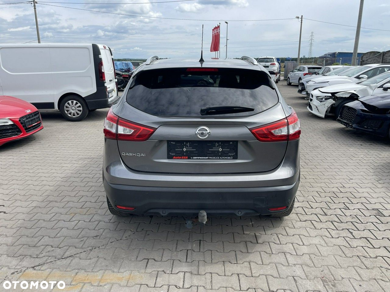 Nissan Qashqai 1.6 dCi Xtronic TEKNA+ - 3