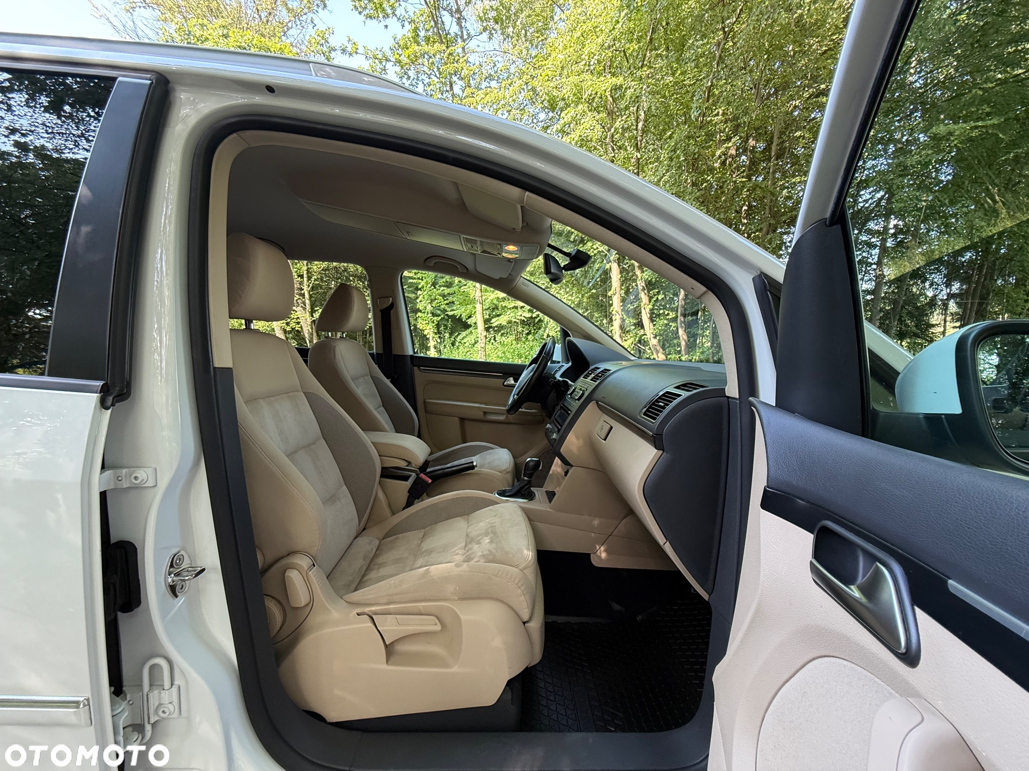 Volkswagen Touran 2.0 TDI DSG Highline - 23
