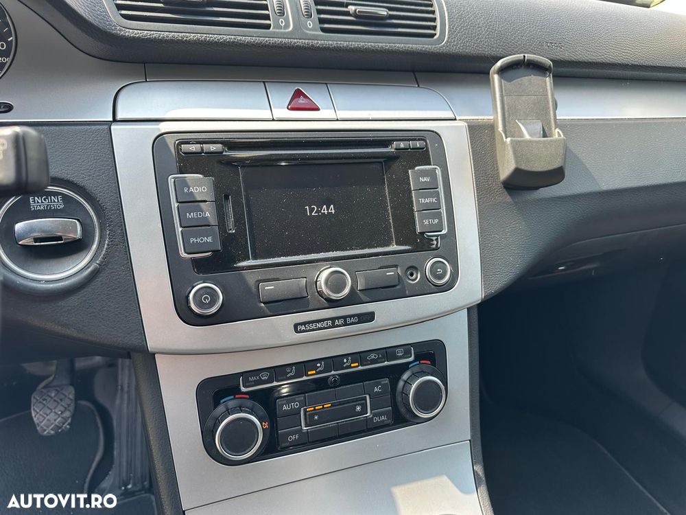 Volkswagen Passat - 16
