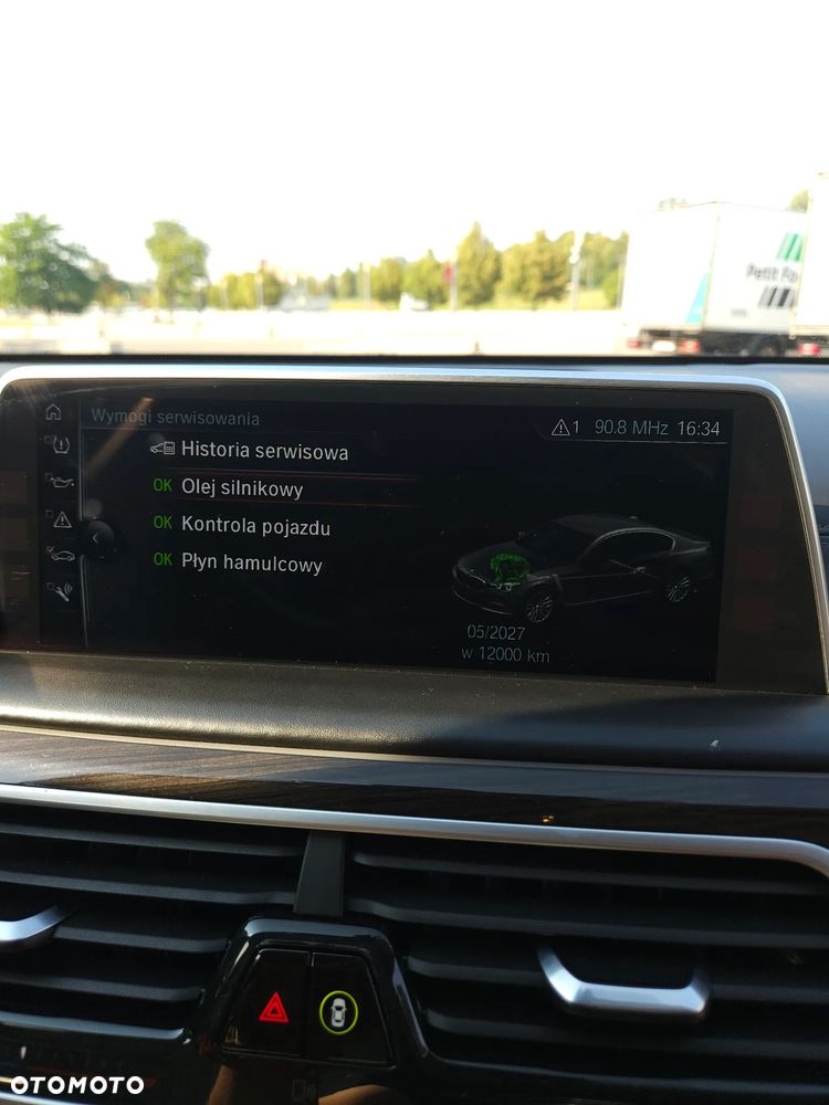 BMW Seria 7 750i xDrive - 34