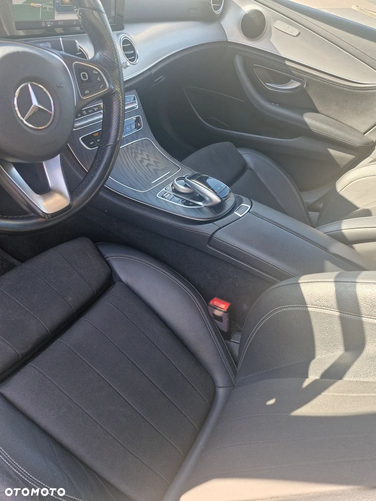 Mercedes-Benz Klasa E 220 d 4-Matic 9G-TRONIC - 16