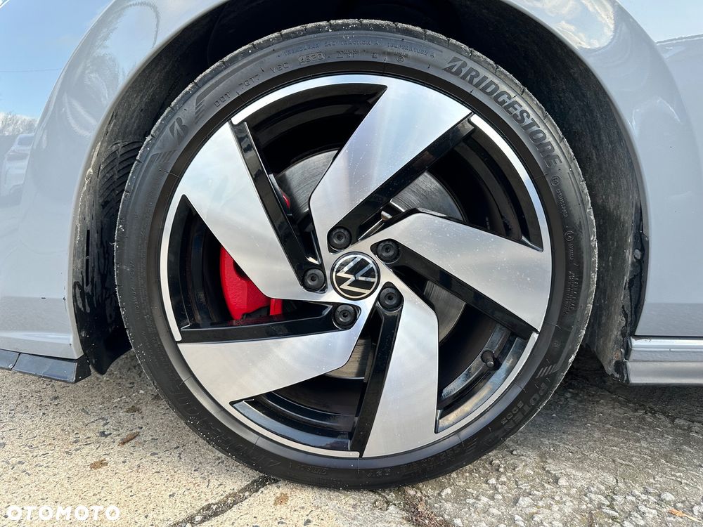 Volkswagen Golf - 19