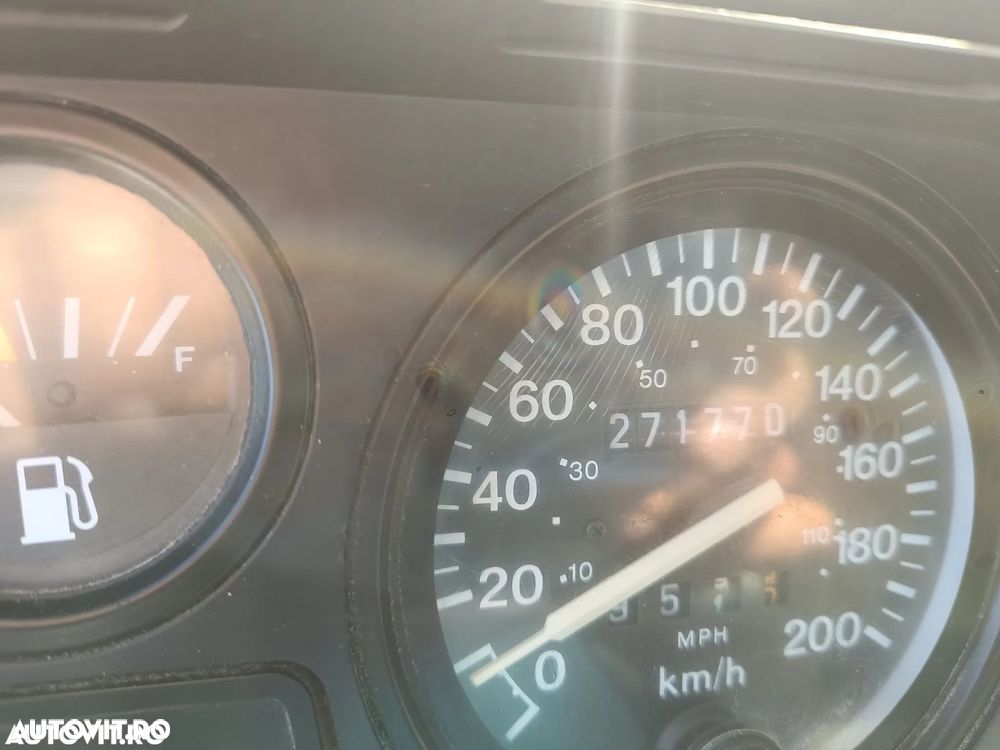 Land Rover Defender - 6