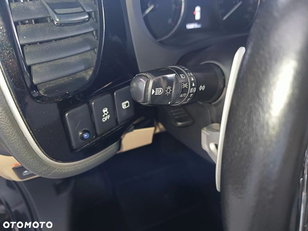 Mitsubishi Outlander - 12
