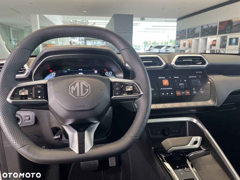 MG ZS Hybrid+ - 13