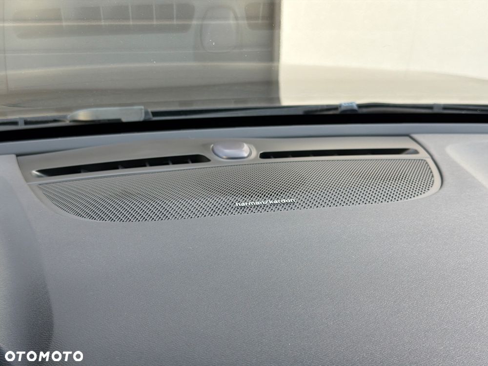 Volvo XC 40 B3 B DKG Ultra Black Edition - 12
