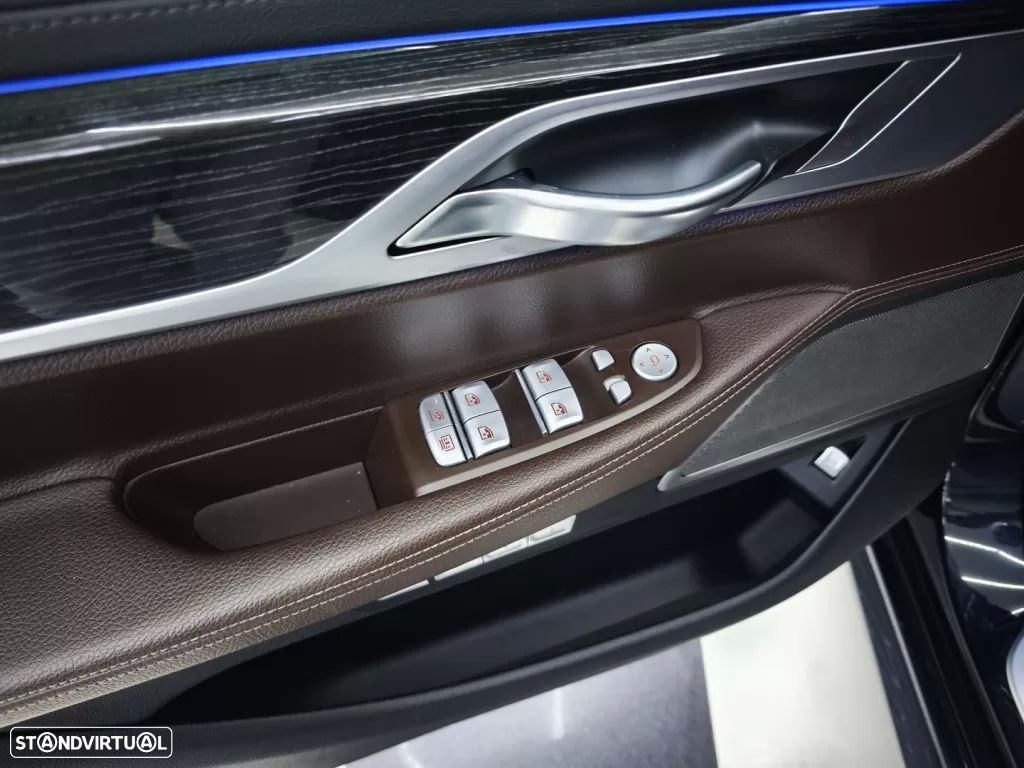 BMW 725 d Pack M - 21
