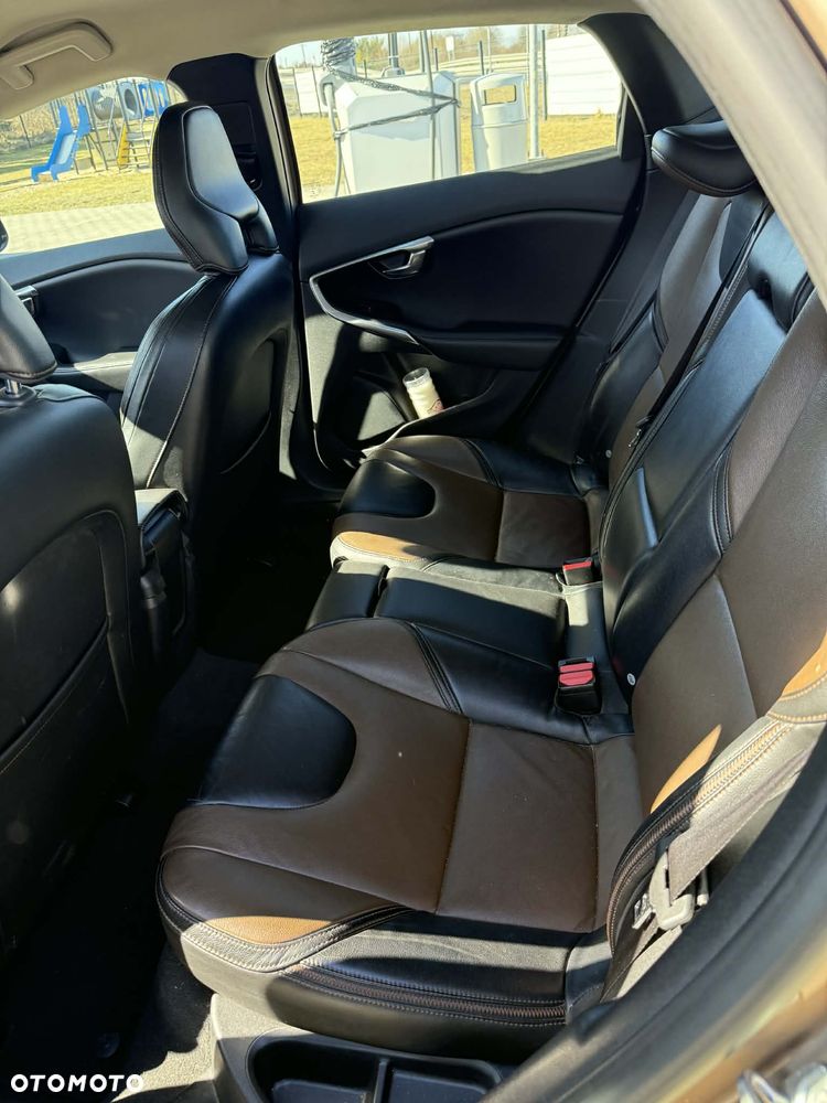 Volvo V40 Cross Country D3 Momentum - 13