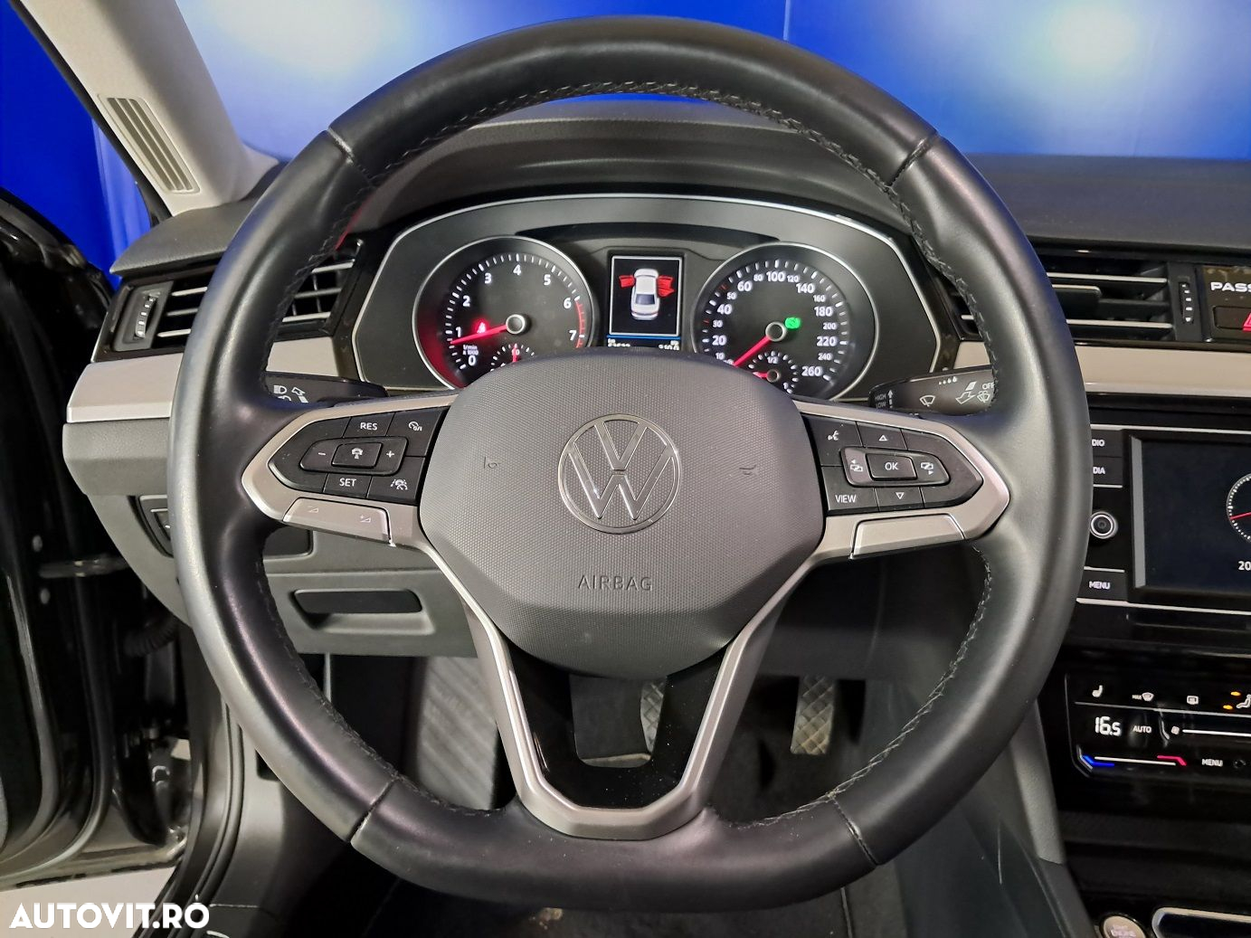 Volkswagen Passat - 11