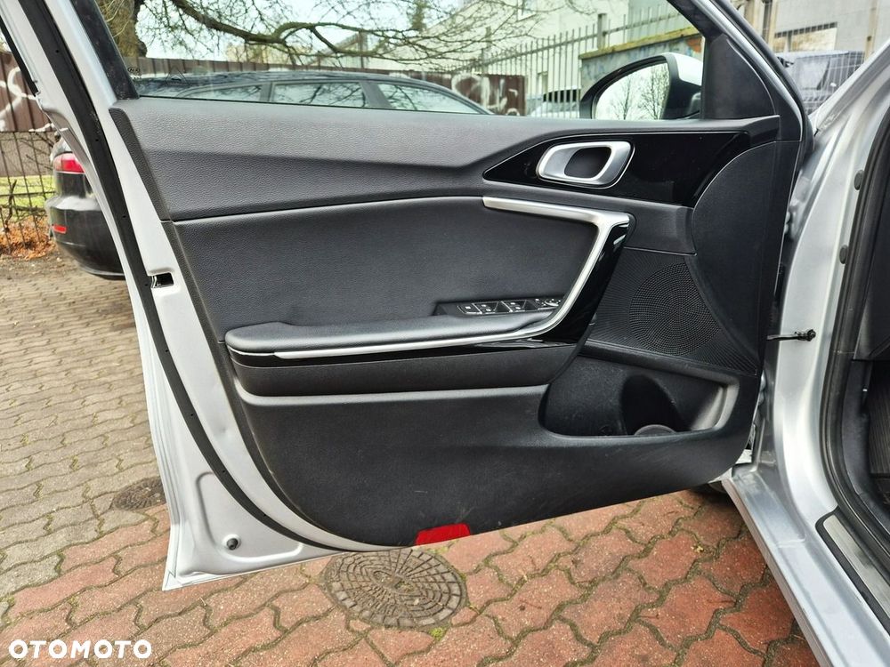 Kia Ceed 1.6 GDI PHEV L Business Line DCT - 12