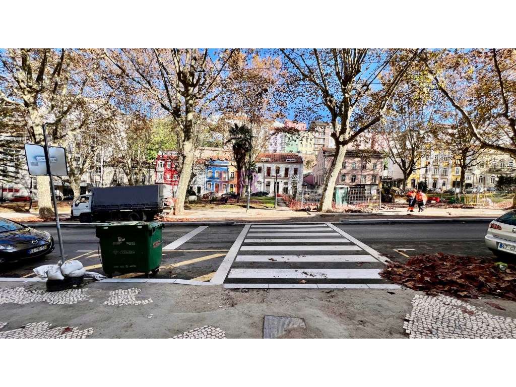 Loja de Comércio em Zona Histórica de Coimbra com Montra. - Grande imagem: 5/14