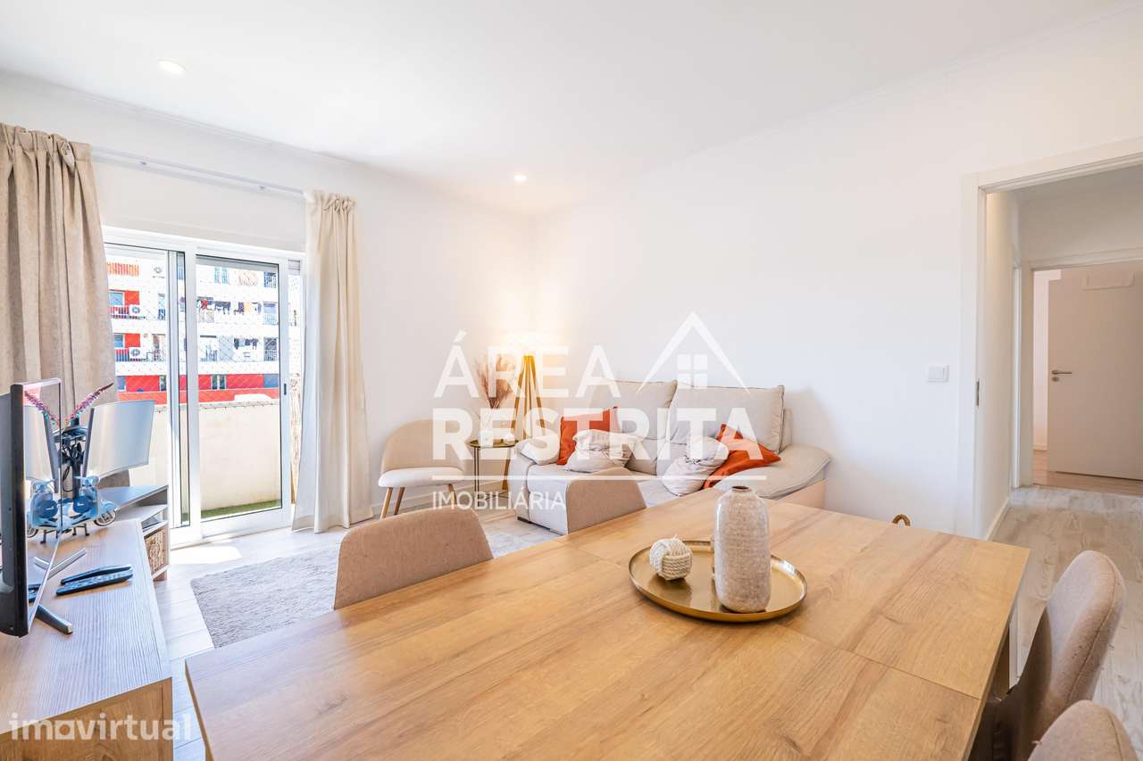 Apartamento T2 totalmente remodelado, num 1 andar em Alhos Vedros - Grande imagem: 4/39
