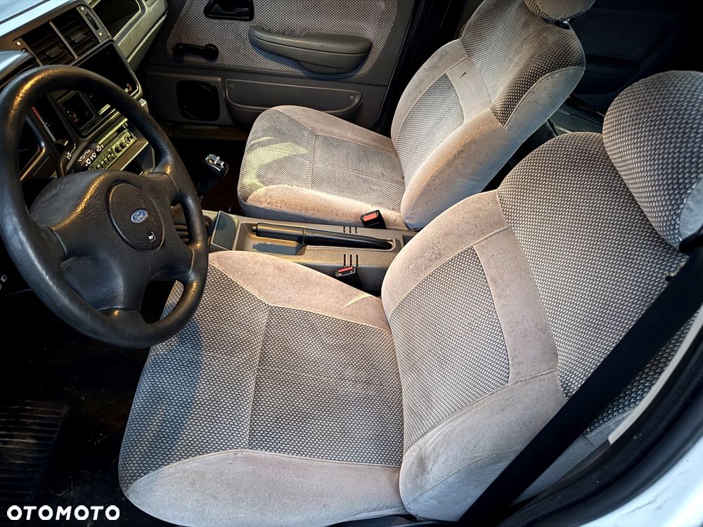 Ford Sierra 1.6 CL - 12