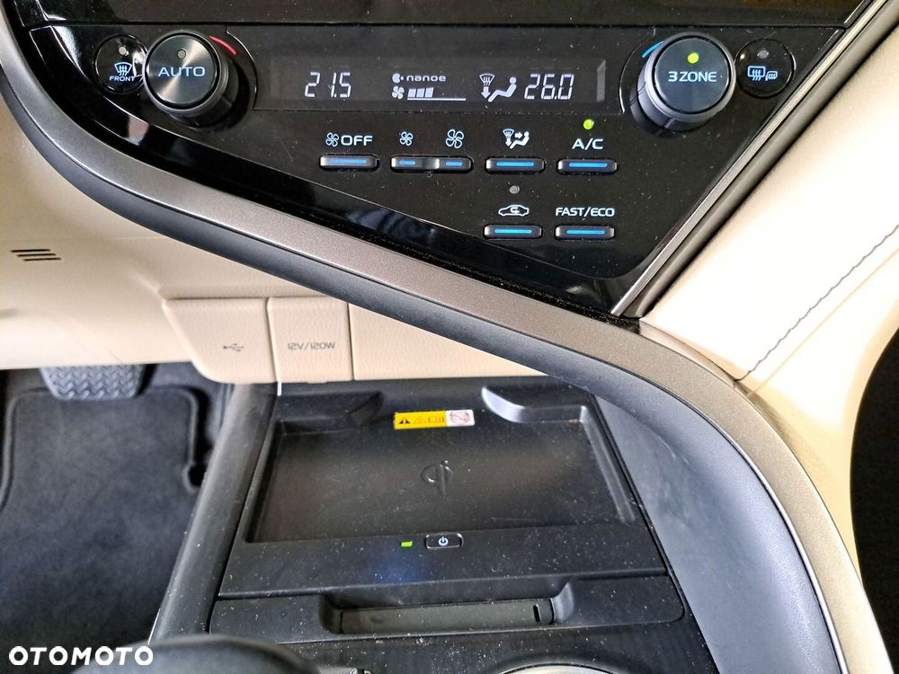 Toyota Camry 2.5 Hybrid Executive CVT - 28