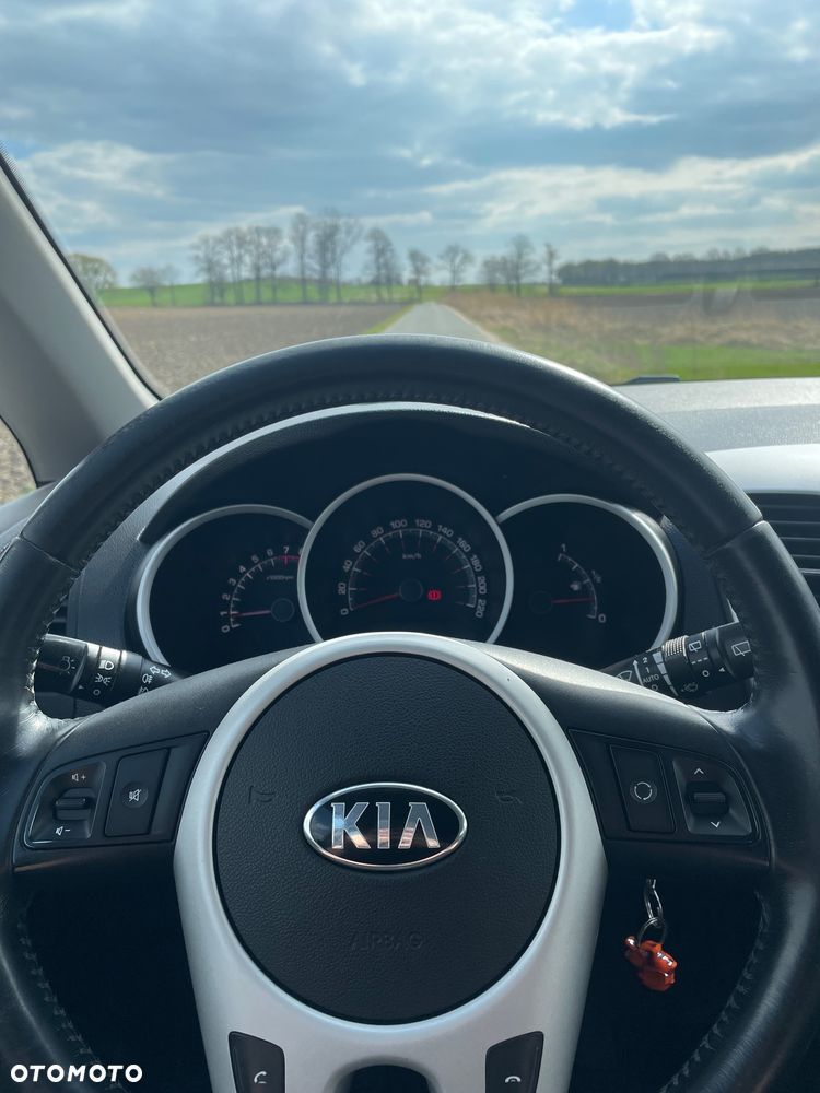 Kia Venga 1.6 L - 12