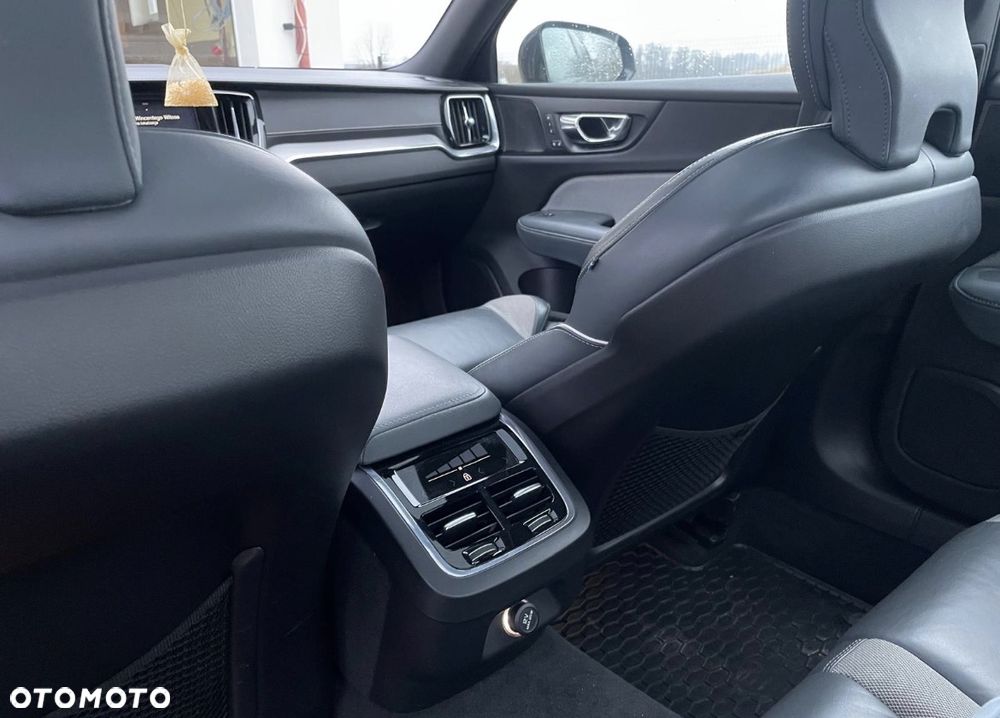 Volvo S60 T5 AWD R-Design - 9