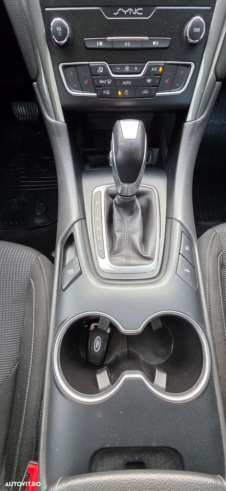 Ford Mondeo 2.0 HEV Titanium - 13