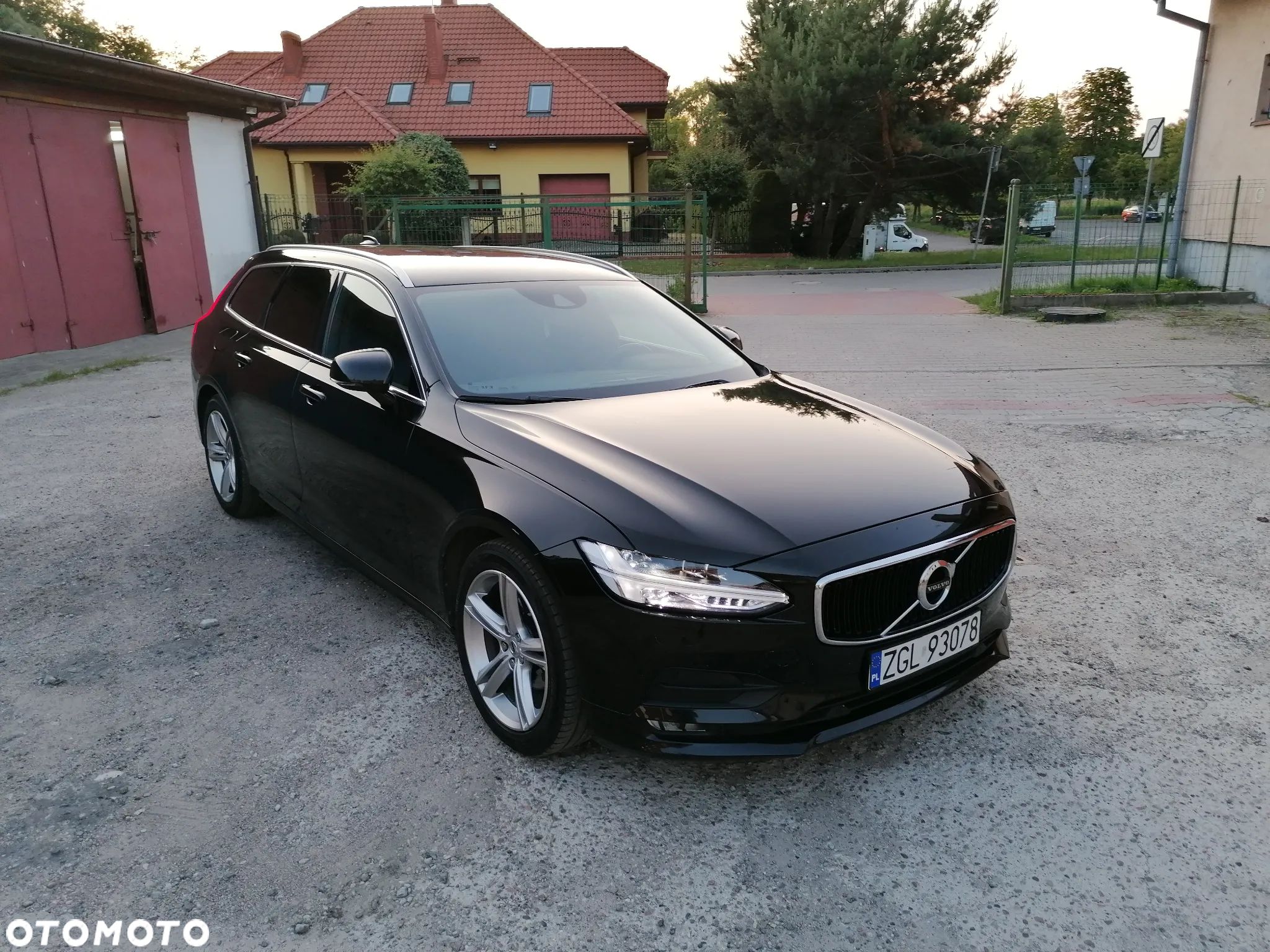 Volvo V90 D4 Momentum - 1