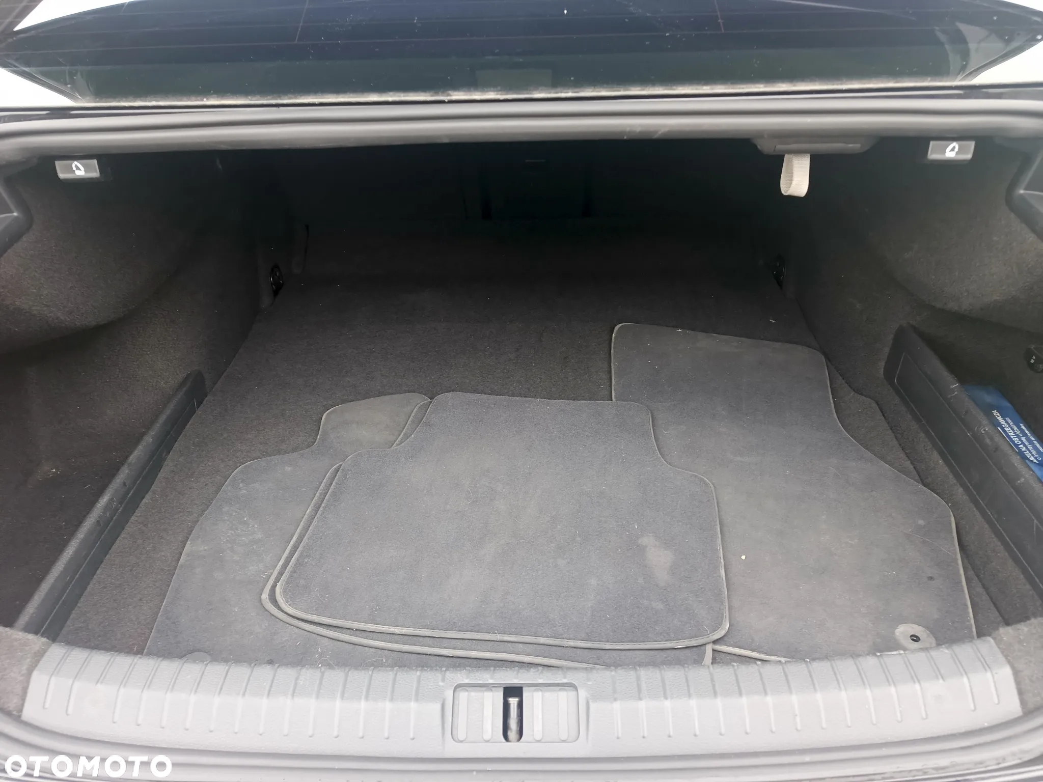 Volkswagen Passat - 8