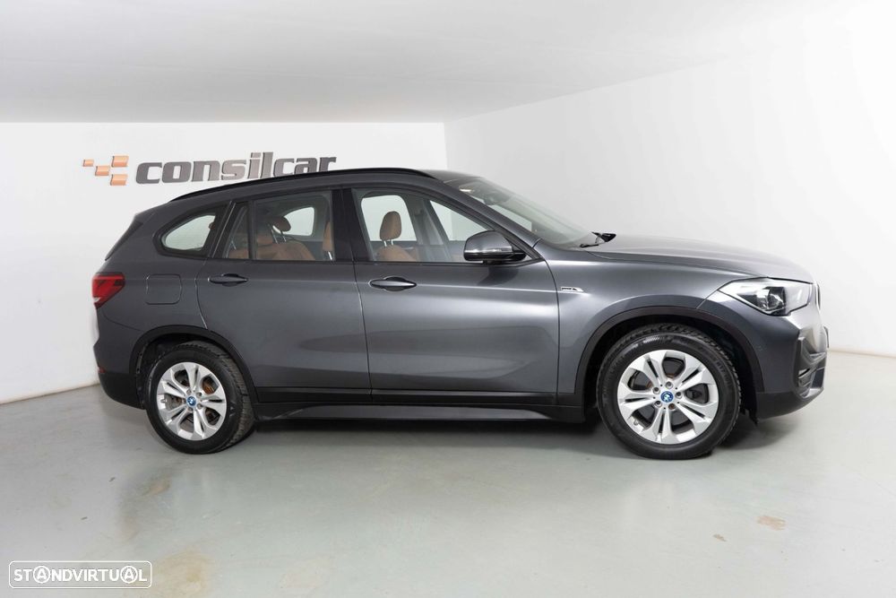 BMW X1 25 e xDrive Corporate Edition - 8