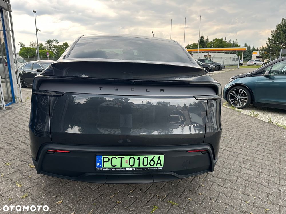 Tesla Model Y - 7