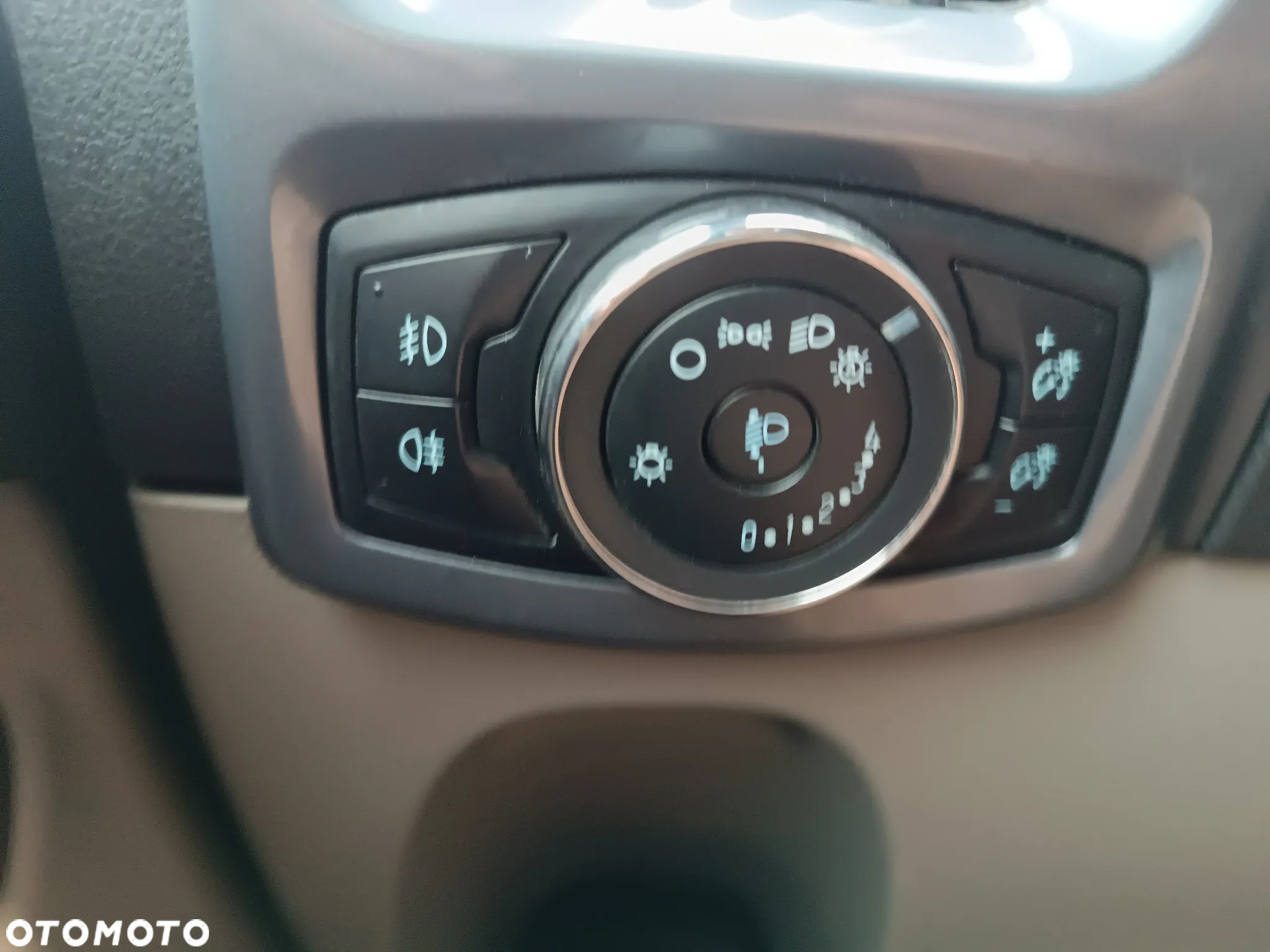 Ford Tourneo Custom - 14