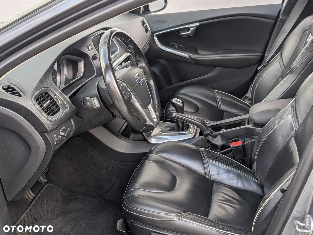 Volvo V40 Cross Country - 1
