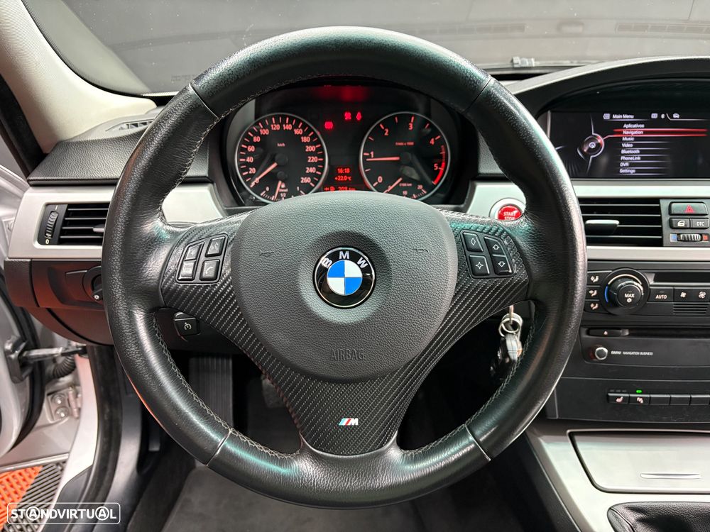 BMW 320 d Touring - 10