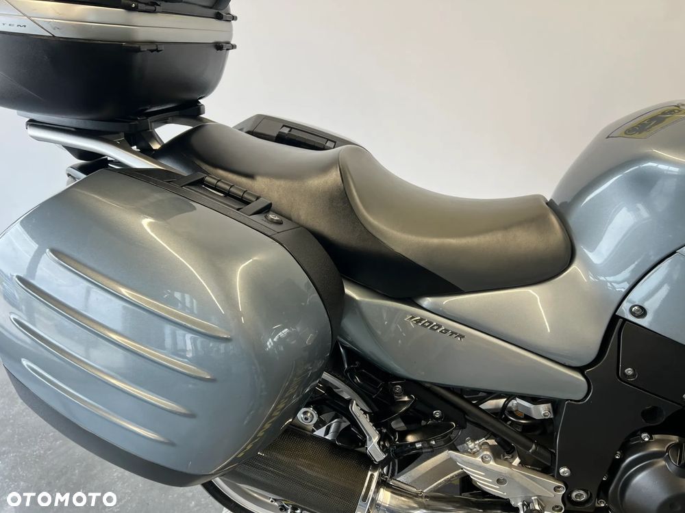Kawasaki GTR - 27