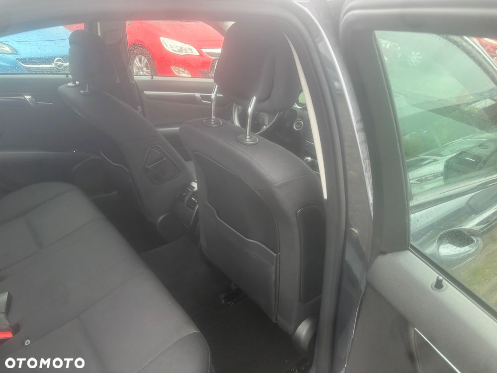Mercedes-Benz Klasa C 180 CGI Automatik BlueEFFICIENCY - 23