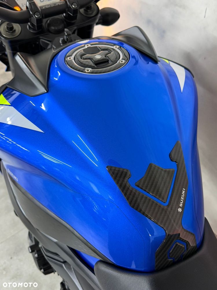 Suzuki GSX - 37