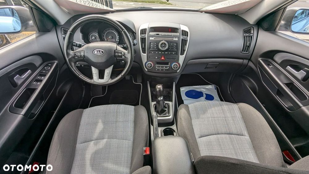 Kia Ceed - 22