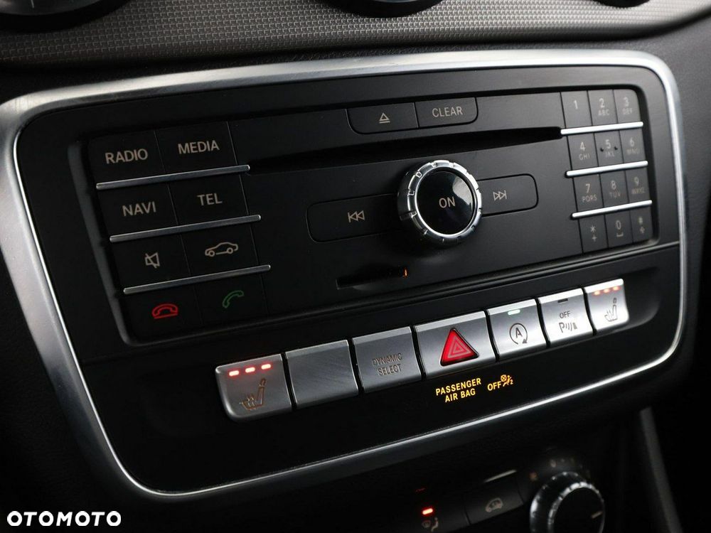 Mercedes-Benz CLA 180 7G-DCT Urban - 26