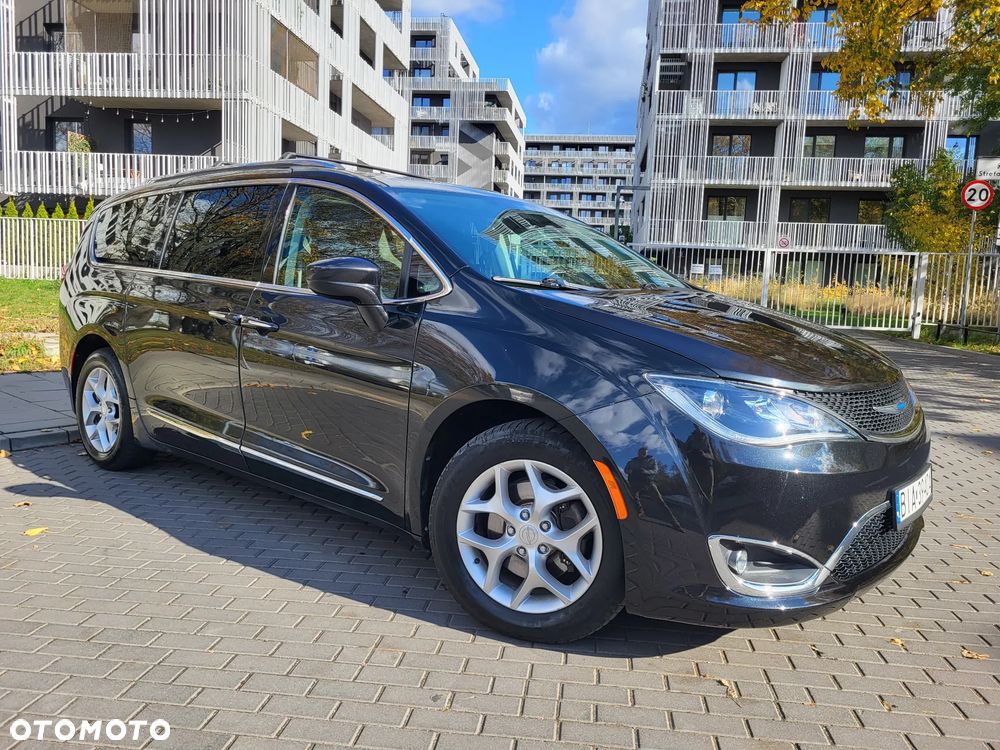 Chrysler Pacifica - 1