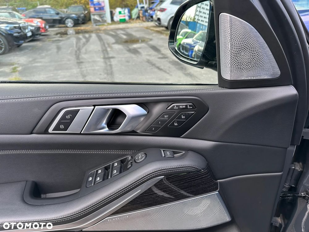 BMW X7 2025
