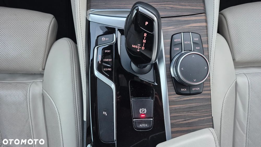 BMW Seria 5 520d Luxury Line - 29