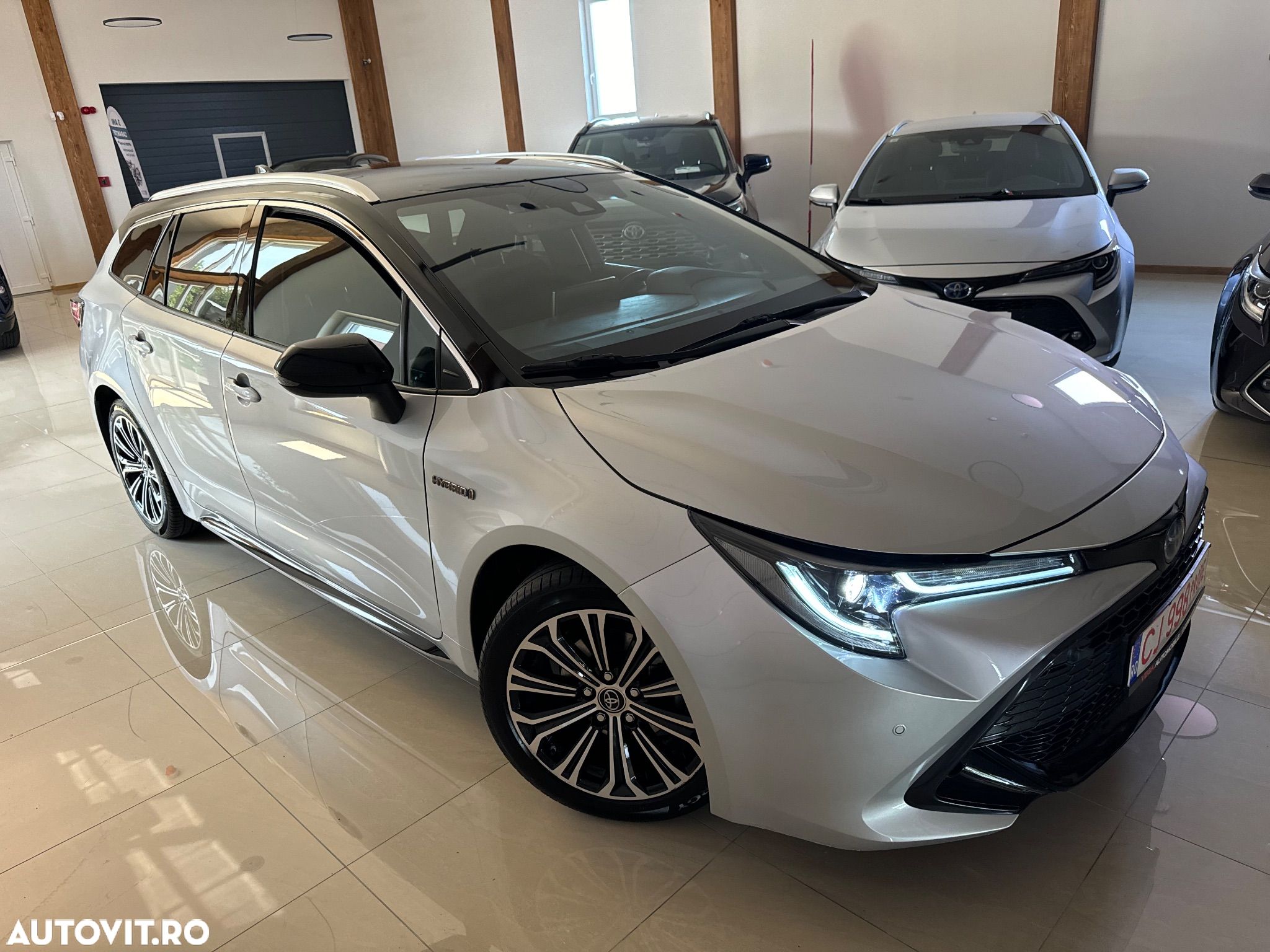Toyota Corolla 1.8 HSD Dynamic Bi-tone - 1